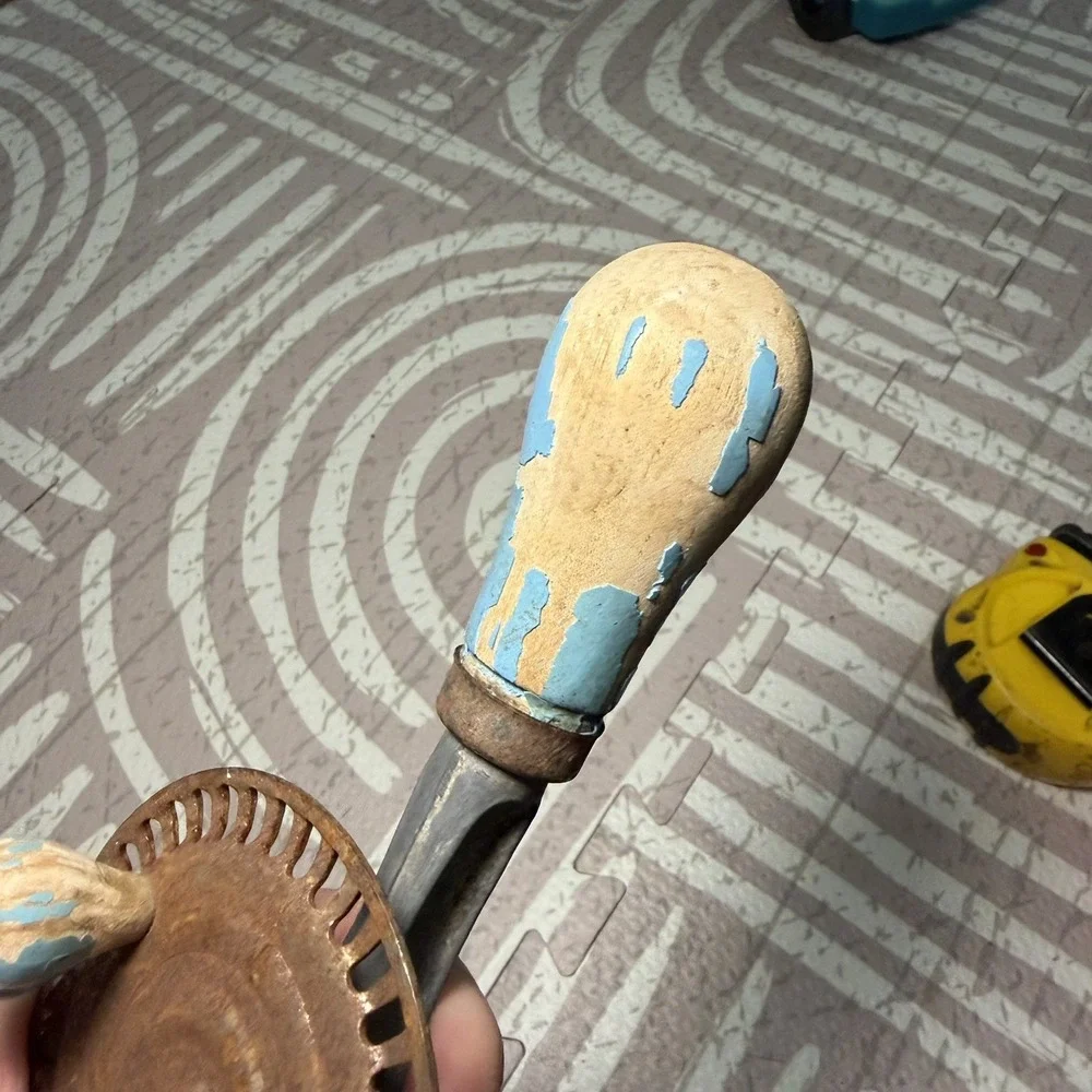 Vintage. Blue A&J Hand Crank Manual Egg Beater Whip Mixer Wood Handle PAT 1923.